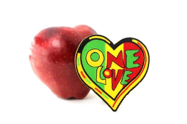 Patch Heart One Love Rasta อาร์มติดเสื้อรูปหัวใจปักลาย ONE LOVE พื้นหลังสีสดใส