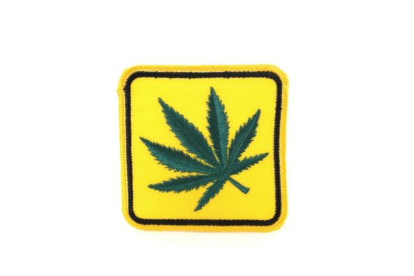 Patch Cannabis Leaf Yellow Road Sign อาร์มติดเสื้อปักลายใบกัญชาสีเขียว บนพื้นหลั
