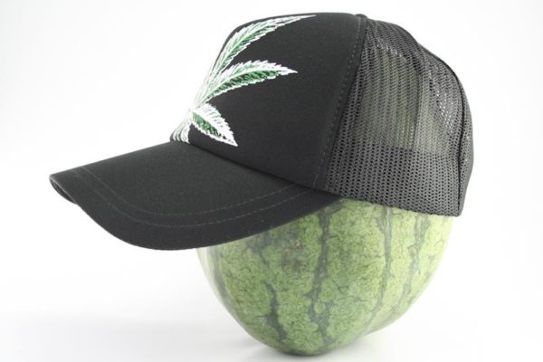 Cap Black Color Big Cannabis Leaf หมวกแก๊ปราสต้าสีดำ ลายใบกัญชาสีเขียว-ขาวขนาดให