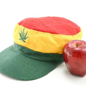 Cap Hemp Green Yellow Red Cannabis Leaf﻿ หมวกแก็ปราสต้า﻿ใยกัญชา ปักลายใบกัญชา