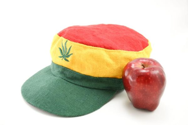 Cap Hemp Green Yellow Red Cannabis Leaf﻿ หมวกแก็ปราสต้า﻿ใยกัญชา ปักลายใบกัญชา