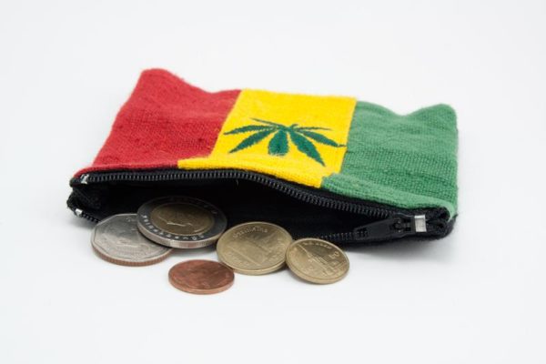 Purse Hemp Cannabis Leaf Zip กระเป๋า﻿ใส่เหรียญปักลายใบกัญชา MARIJUANA LEAF 4x5 น
