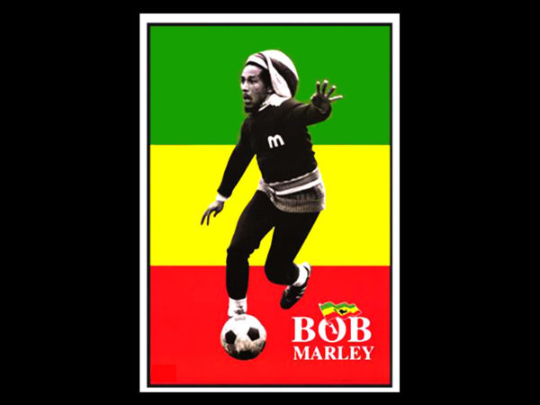 เสื้อยืดสีดำ Bob Marley เล่นฟุตบอล