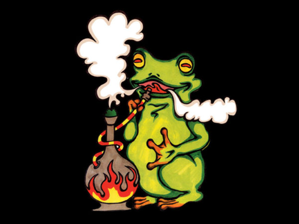 Frog Smoking Pipe Black Tee-Shirt เสื้อยืดคอกลมสีดำลายตัวการ์ตูนกบใหญ่สีเขียวสูบ