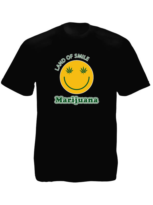เสื้อยืดสีดำ ลาย Smiley พร้อมคำว่า Land of Smile Marijuana